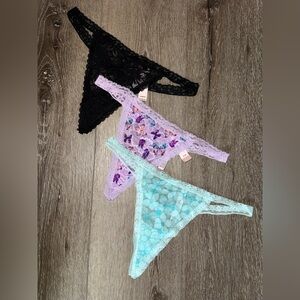 VS 3-pack thong- NWT // NEVER WORN all size medium